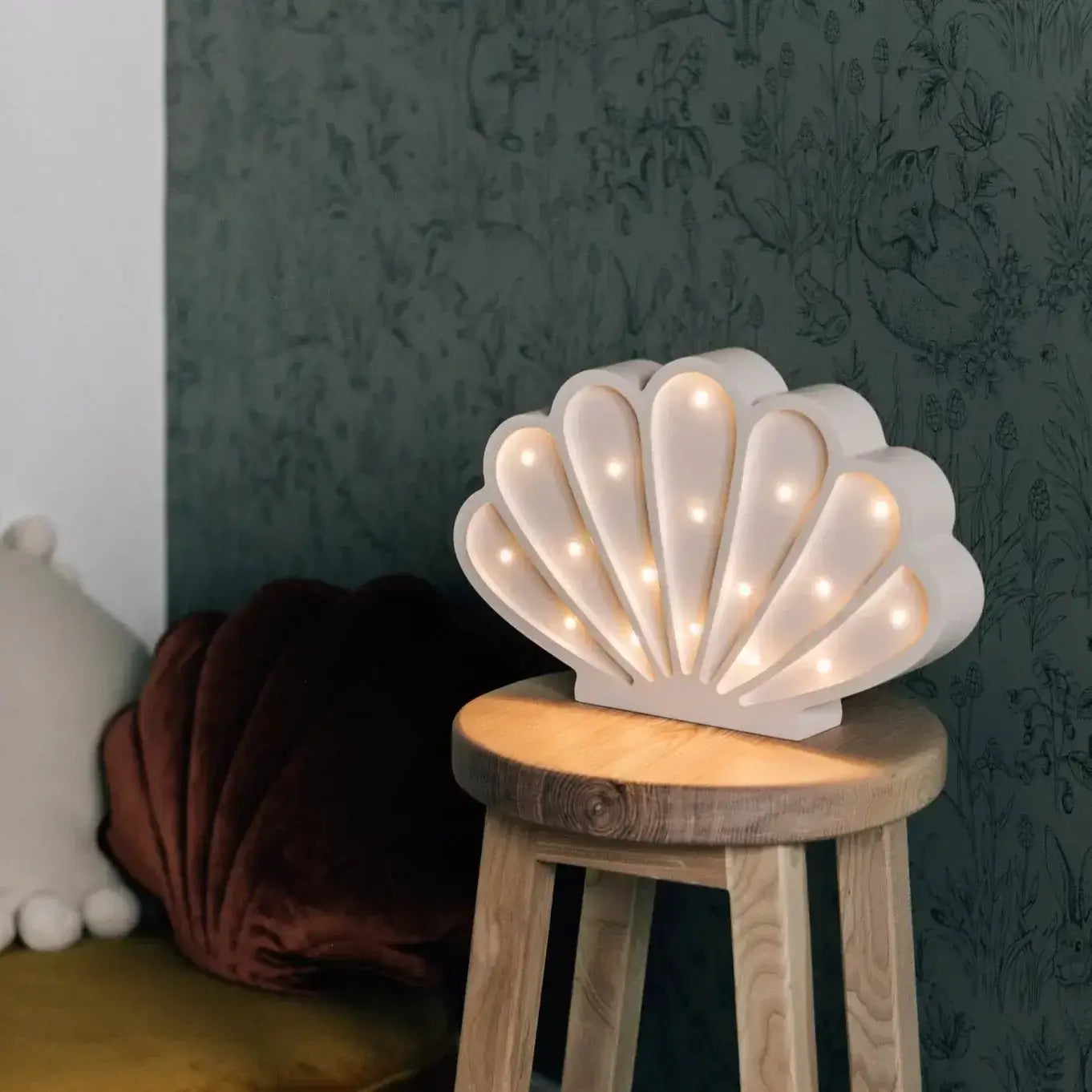 Wooden Seashell Lamp - white